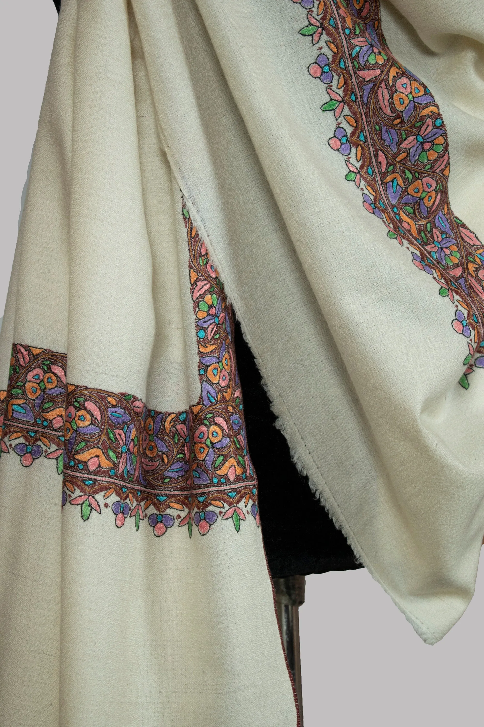 Certified Border Sozni Pure Pashmina/Cashmere Scarf/Shawl,Handwoven on Hand loom & Hand Embroided in Kashmir, Luxury, Masterpiece.