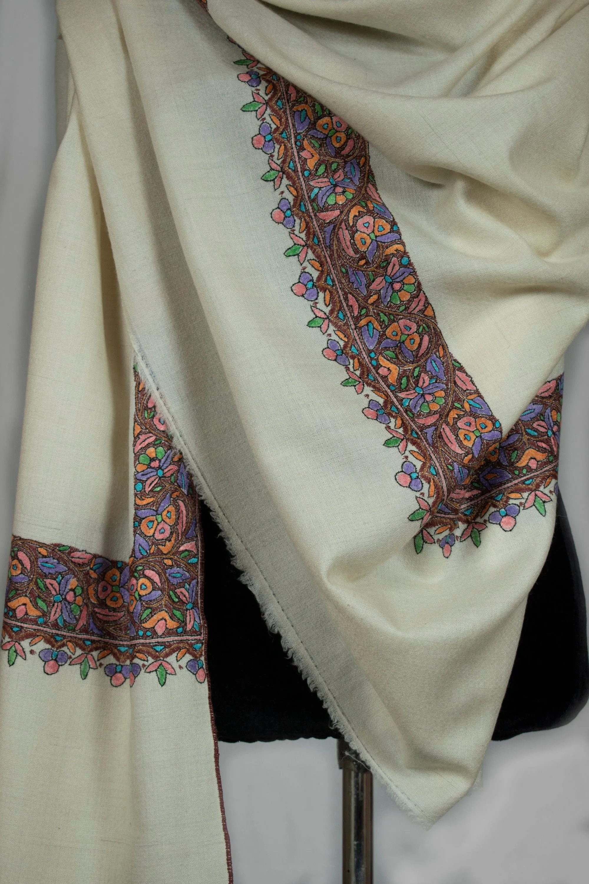 Certified Border Sozni Pure Pashmina/Cashmere Scarf/Shawl,Handwoven on Hand loom & Hand Embroided in Kashmir, Luxury, Masterpiece.