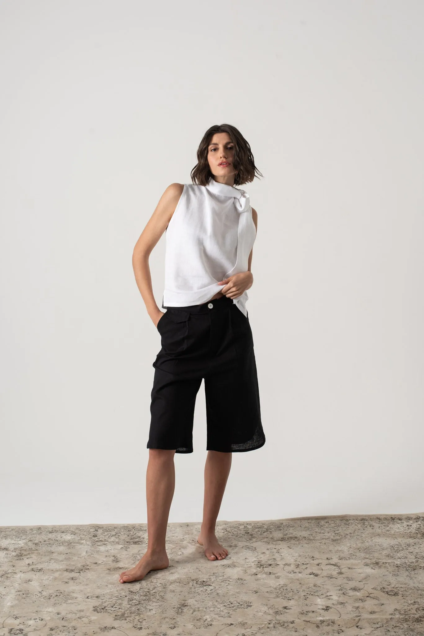 Jager Bermuda Linen Shorts Black