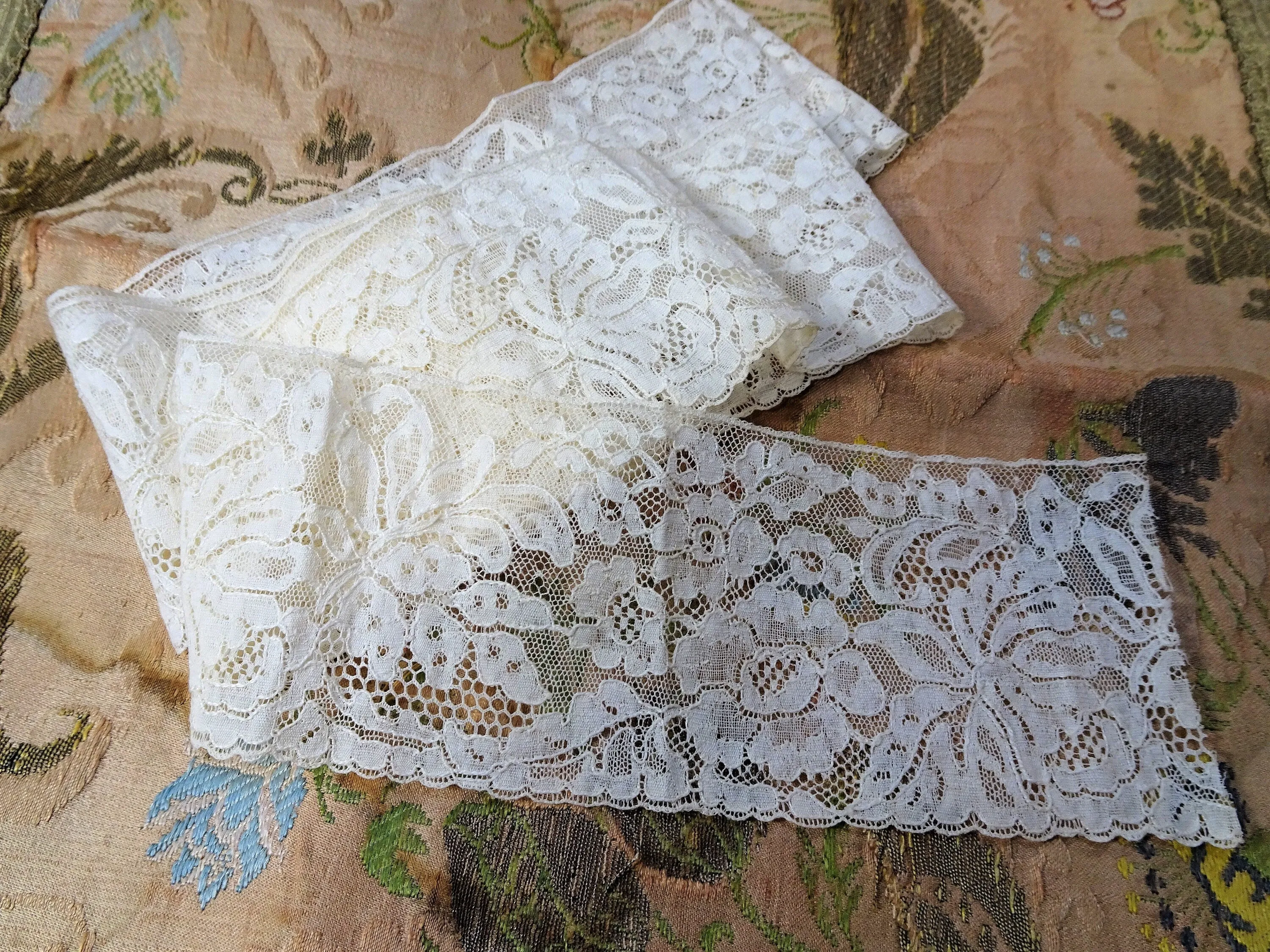 LOVELY Antique FRENCH Fine Lace Trim Flounce,Intricate Pattern For Bridal Dress,Dolls,Flapper Dress,Heirloom Sewing,Collectible Vintage Lace